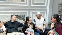 7 Potret Raffi Ahmad ke Rumah Mendiang Mpok Alpa, Kuatkan Suami dan Anak