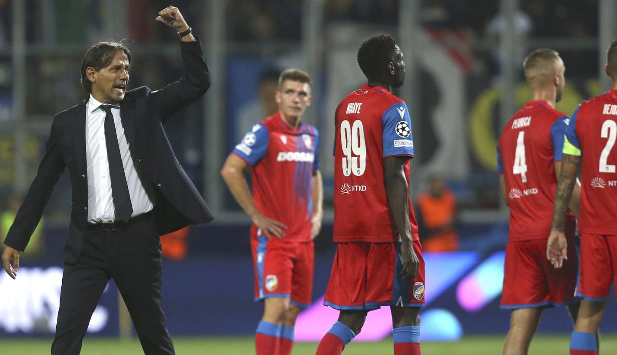 Pasukan Simone Inzaghi sukses menumbangkan Viktoria Plzen dengan skor 2-0 dalam laga matchday 2 fase grup Liga Champions 2022/2023 yang digelar di Doosan Arena, Selasa (13/9/2022). (AP Photo/Gabriel Kuchta)
