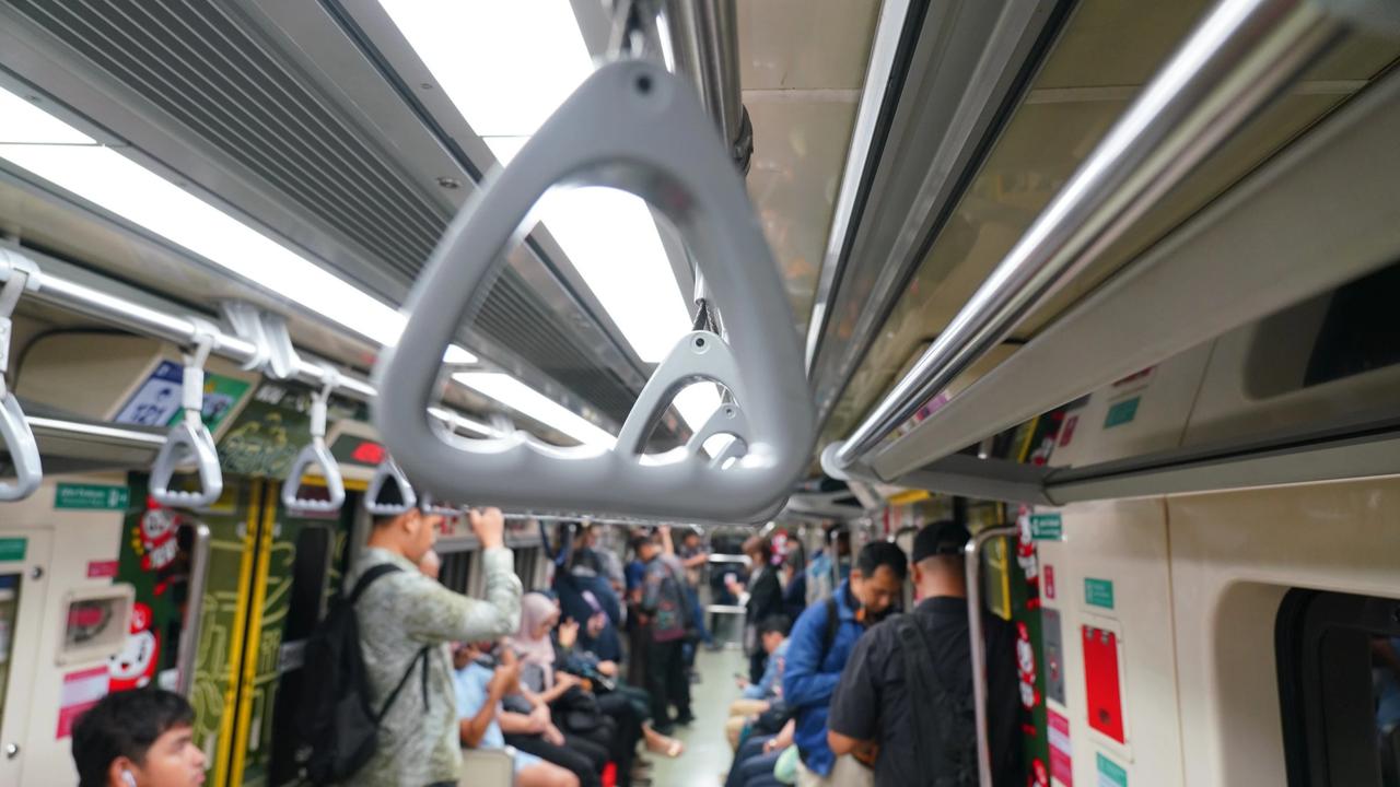 FOTO: Pengguna LRT Jabodebek Tembus 195 Ribu Saat Libur Panjang