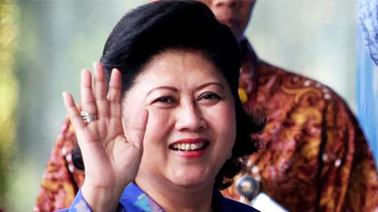 Kasih Sayang Ani Yudhoyono untuk SBY di Hari Batik Nasional