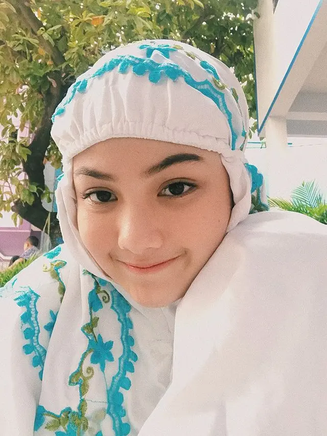 6 Potret Aisyah Aqillah Saat Pakai Hijab Ini Tuai Pujian