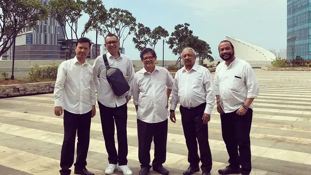 Akman Moerdono bersama Real Brothers Band (https://www.instagram.com/p/B8TFuhWlymm/)