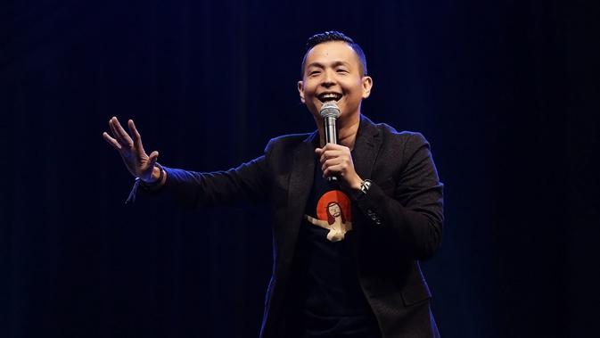 Ernest Prakasa ketika tampil di JICOMFEST 2019 (Bambang E Ros/Fimela.com)