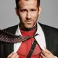 Ryan Reynolds terpilih sebagai Pria Tahun Ini versi majalah pria, GQ.