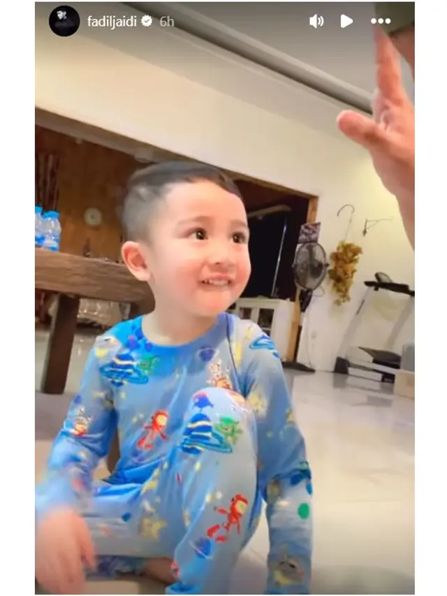 6 Momen Sahur Bareng Keluarga Raffi Ahmad di Rumah Pak Muh, Rayyanza Ikut