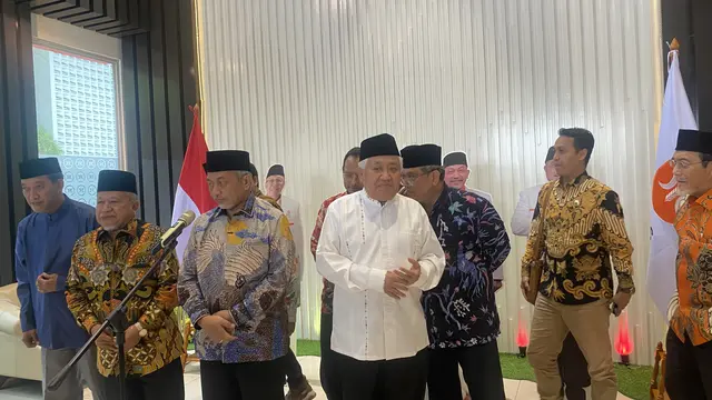 Mantan Ketua Umum Majelis Ulama Indonesia (Ketum MUI) Pusat Din Syamsuddin bersama beberapa tokoh organisasi Islam bersilaturahmi ke DPP PKS dan menyampaikan dukungan kepada bakal capres-cawapres Anies Baswedan-Muhaimin Iskandar.