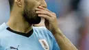 Kekecewaan striker Uruguay, Luis Suarez setelah kalah atas Prancis pada akhir laga perempat final Piala Dunia 2018 di Nizhny Novgorod Stadium, Jumat (6/7). Timnas Uruguay tersingkir usai ditumbangkan Prancis dua gol tanpa balas. (AP/Natacha Pisarenko)