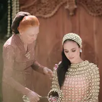 Intip pesona ayu ibu Luna Maya di siraman sang putri (@lunamaya)