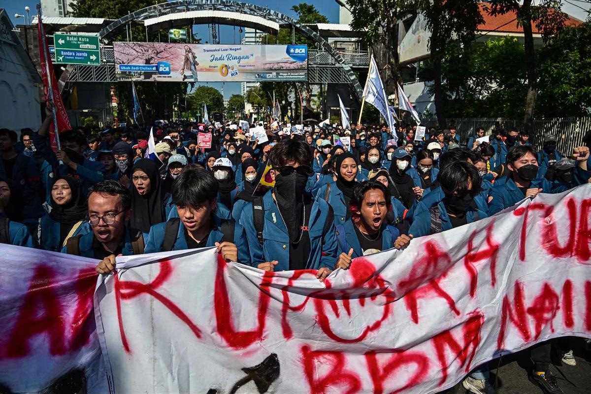 FOTO: Mahasiswa di Sejumlah Kota Gelar Aksi Tuntut Perbaikan Kebijakan Ekonomi