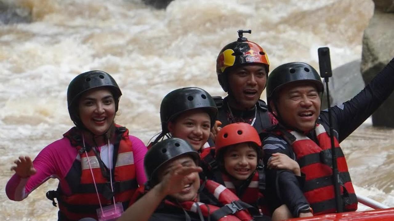 Keluarga Anang Hermansyah Nikmati Momen Seru Liburan di Bali, Rafting hingga Nginap Tenda