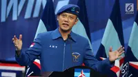 Komandan Satuan Tugas Bersama (Kogasma) Agus Harimurti Yudhoyono memberikan pidato usai pengukuhan oleh Ketua Umum Partai Demokrat Susilo Bambang Yudhoyono untuk Pemilukada 2018 dan Pilpres 2019. Sabtu (17/2). (Liputan6.com/Johan Tallo)
