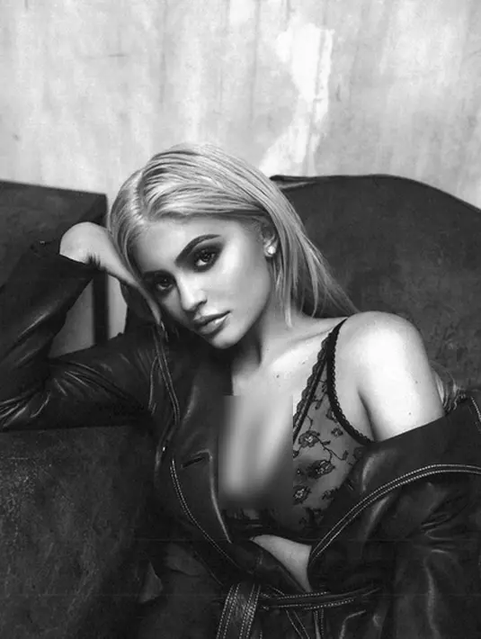 Terbukti saat Tyga merayakan ulang tahunnya pada bulan Desember lalu. Kylie Jenner menuruti berbagai permintaan Tyga berupa barang-barang yang memiliki harga yang mahal. (Instagram/Kyliejenner)