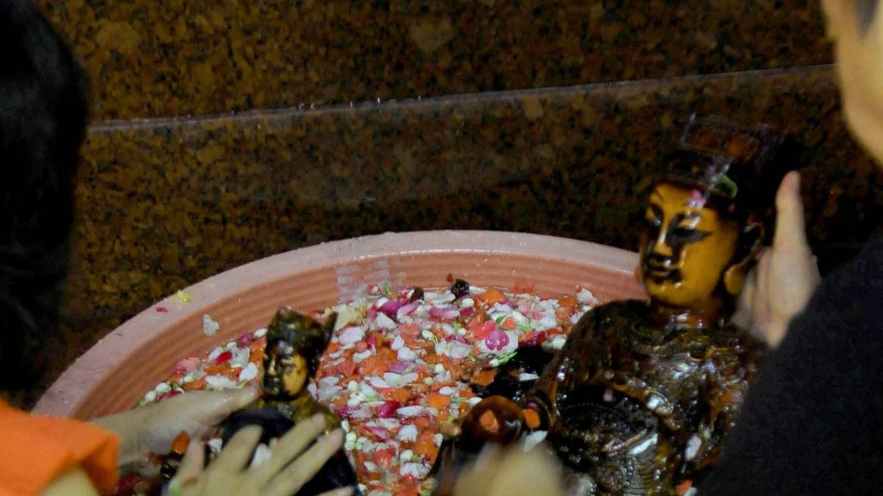Selain itu, kegiatan ini juga menjadi simbol penyucian diri umat Tri Dharma guna menghapus segala keburukan hati dan pikiran serta kembali suci.