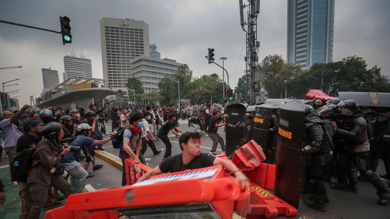 Kericuhan Pecah Saat Demo Sumpah Pemuda di Jalan Sudirman