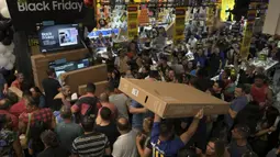Setiap hari Jumat keempat di bulan November selalu dirayakan sebagai Black Friday. (NELSON ALMEIDA/AFP)