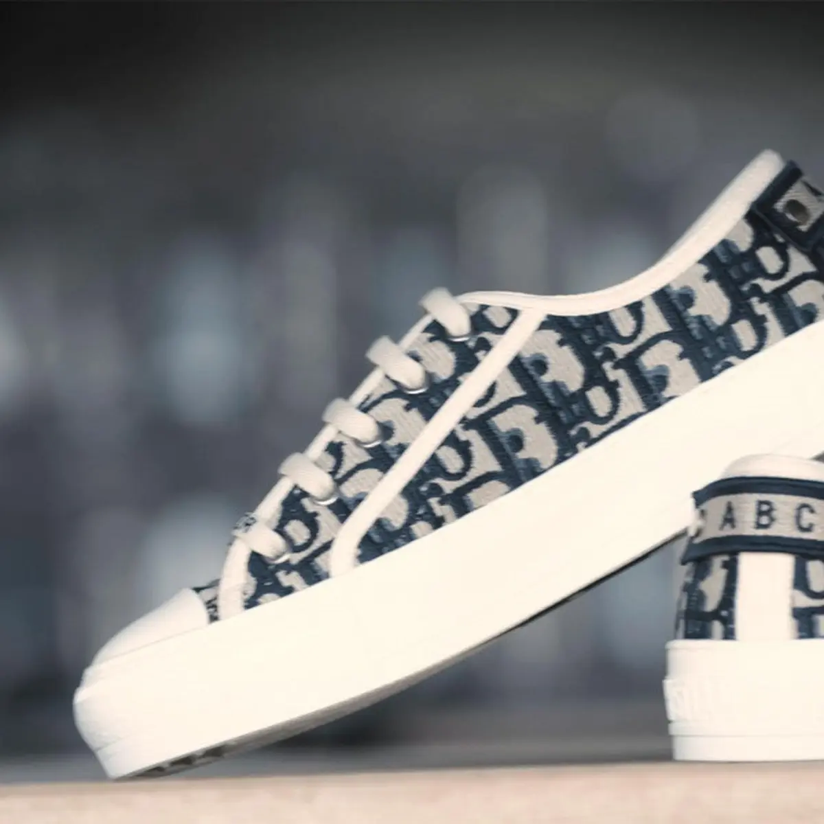Dior Perkenalkan Sneakers Custom Bertajuk Walk n Dior Fashion