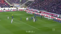 Schalke membawa pulang tiga pin dari markas Stuttgart setelah menang 2-0 pada pertandingan Liga Jerman, Sabtu (27/1). Naldo membuk...