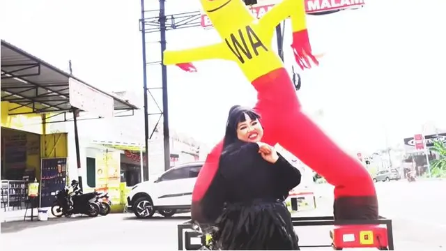 6 Potret Kocak Penampilan Kekeyi saat Cover Musik Video LALISA, Banjir Pujian