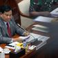 Menteri Pertahanan Prabowo Subianto rapat kerja dengan Komisi I DPR di Kompleks Parlemen, Senayan, Jakarta, Kamis (27/1/2022). Rapat meminta persetujuan DPR untuk penjualan eks KRI Teluk Mandar 514 dan KRI Teluk Penyu 513. (Liputan6.com/Angga Yuniar)