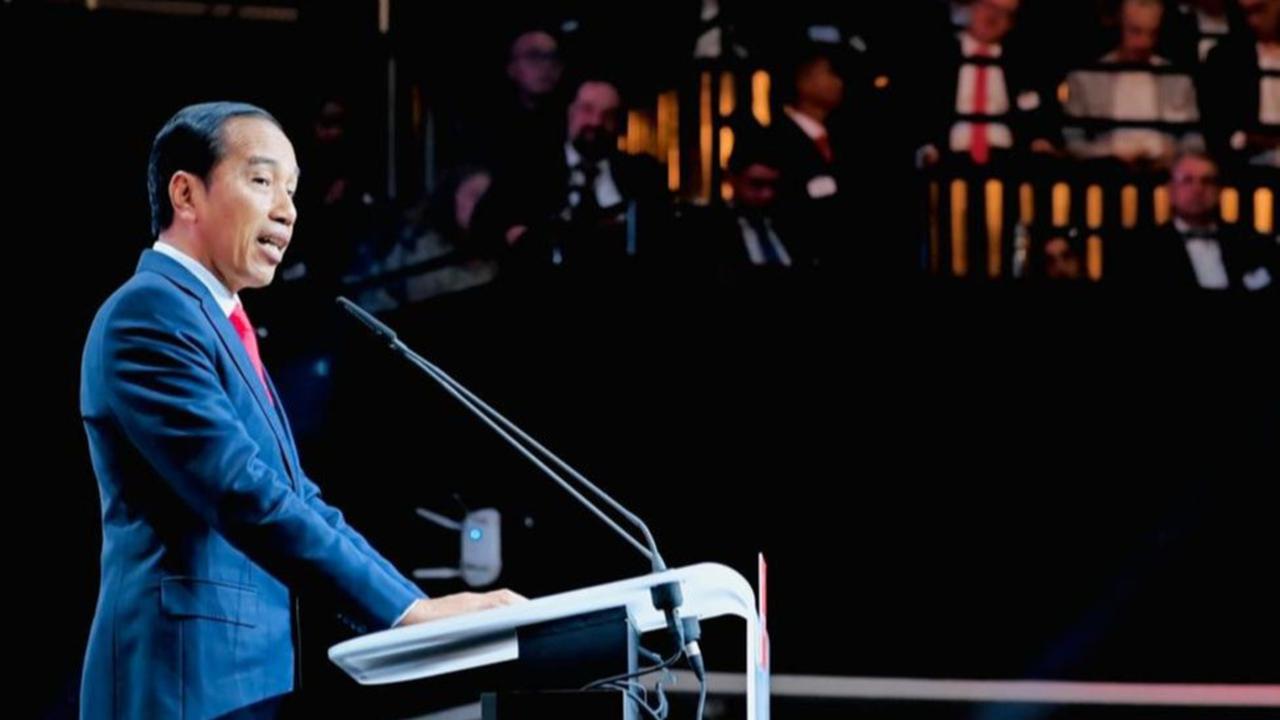 Dia membantah kunjungan Jokowi keluar negeri untuk menghindari HUT ke-51 PDIP. <br><br>