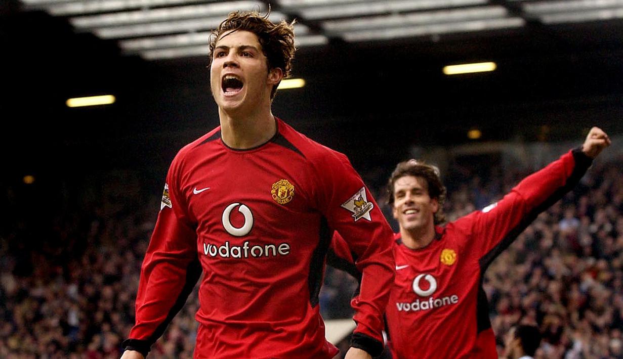 Cristiano Ronaldo merupakan pemain muda termahal yang dimiliki Manchester United saat itu. Penampilan impresif di MU dan Timnas Portugal membuatnya masuk ke dalam nominasi Ballon d'Or pada 2004 silam. Saat itu dirinya tengah berumur 19 tahun 313 hari. (Foto: AFP/Steve Parkin)