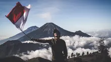 Ilustrasi Bendera Indonesia | dok. pexels.com/@diohasbi