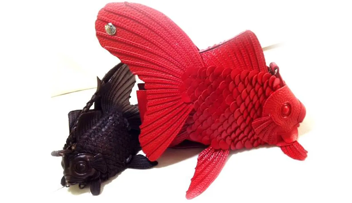 Menurut sang desainer, ia membuat tas seperti itu karena ikan telah menjadi bagian penting dari budaya Jepang selama ratusan tahun. (facebook.com/atelieriwakiri2222)
