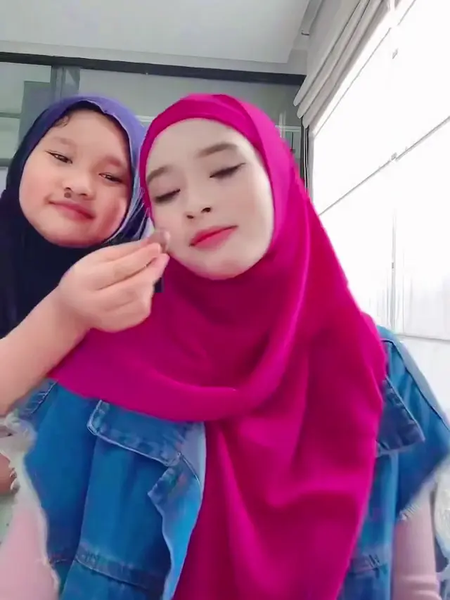 [Fimela] Inara Rusli dan Starla