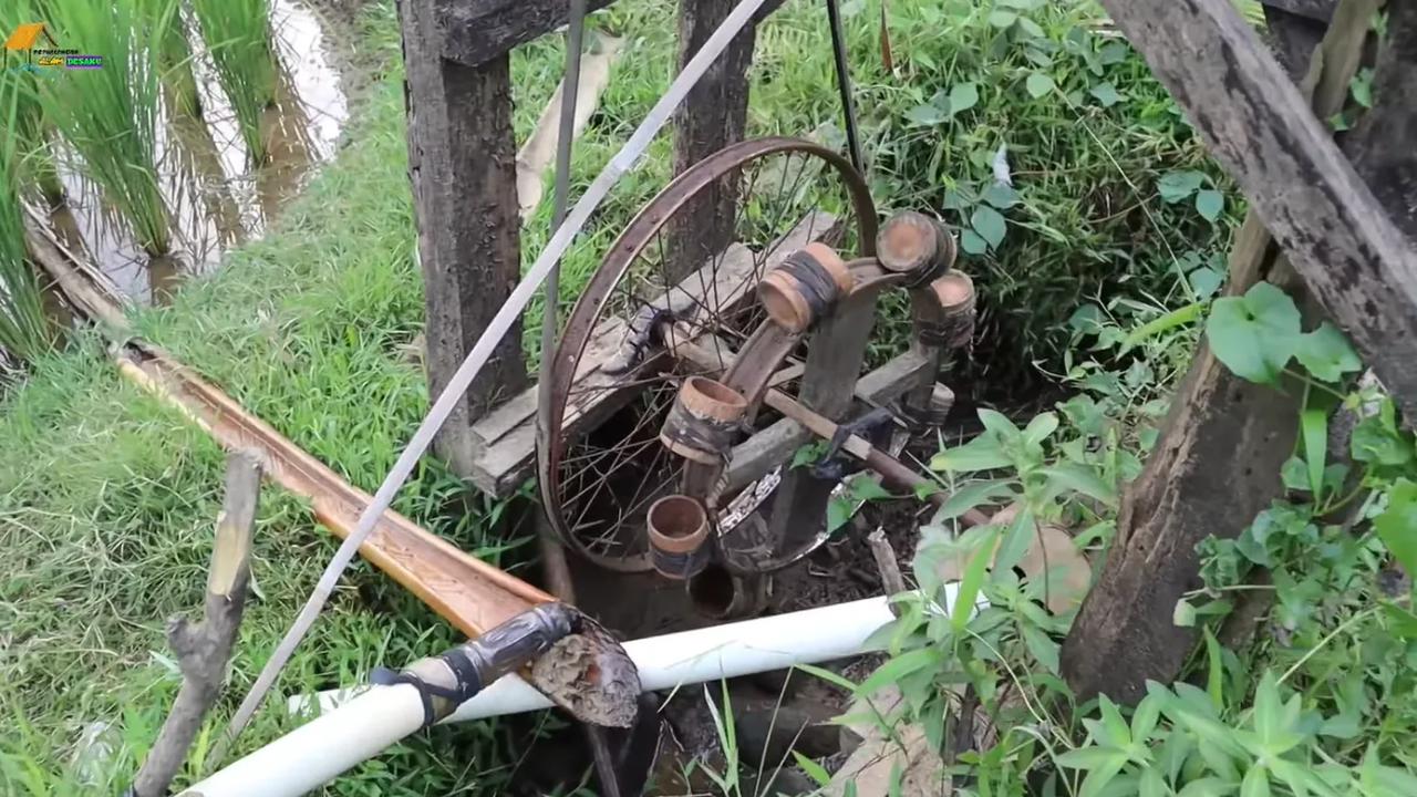 Warga gunakan lampu teplok
