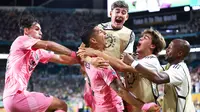 Luis Suarez melakukan selebrasi bersama rekan setimnya di Inter Miami pada ajang Piala Dunia Antarklub 2025. (Megan Briggs / GETTY IMAGES NORTH AMERICA / Getty Images via AFP)