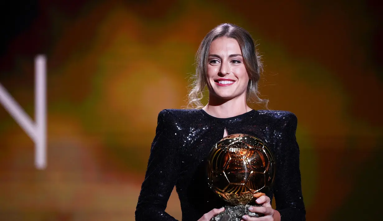 Alexia Putellas sukses menyabet penghargaan Ballon d'Or 2021 yang dianugerahkan kepada pesepakbola wanita terbaik pada tahun 2021. (AFP/Franck Fife)