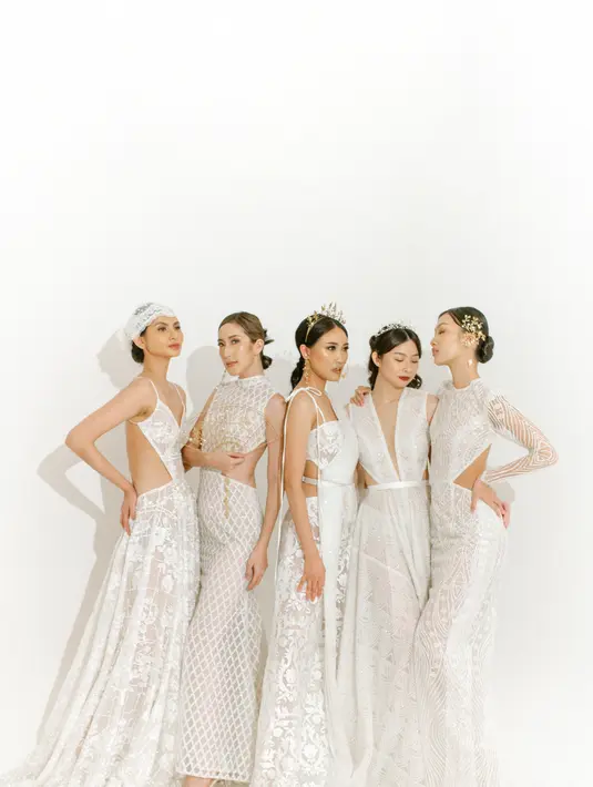 <p>Bramanta Wijaya menggelar fashion show bertema Cerita Tentang Kita: Dulu, Kini &amp; Nanti. Dalam show kali ini, Bramanta Wijaya menghadirkan 3 babak utama, di mana setiap babaknya menampilkan 11 busana pengantin sebagai simbolisasi perayaan ulang tahun Bramanta Wijaya Sposa yang ke-11. Foto: Document/Bramanta Wijaya.</p>