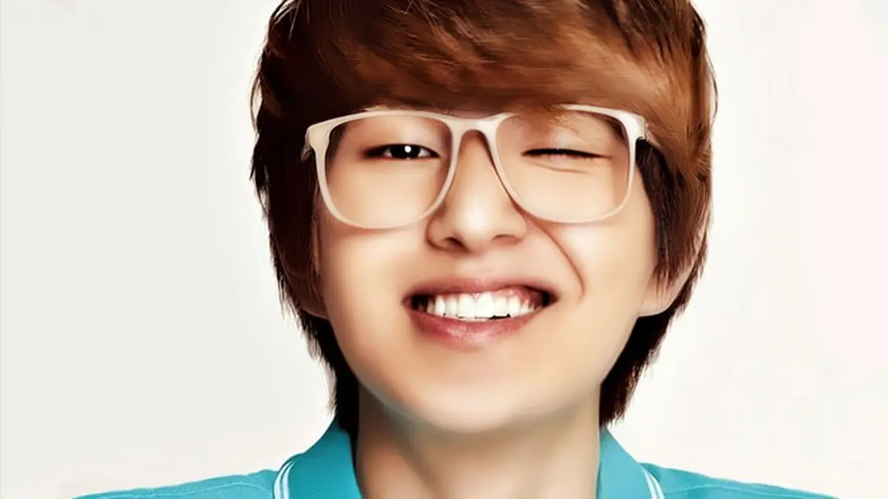 onew-shinee-131029b.jpg