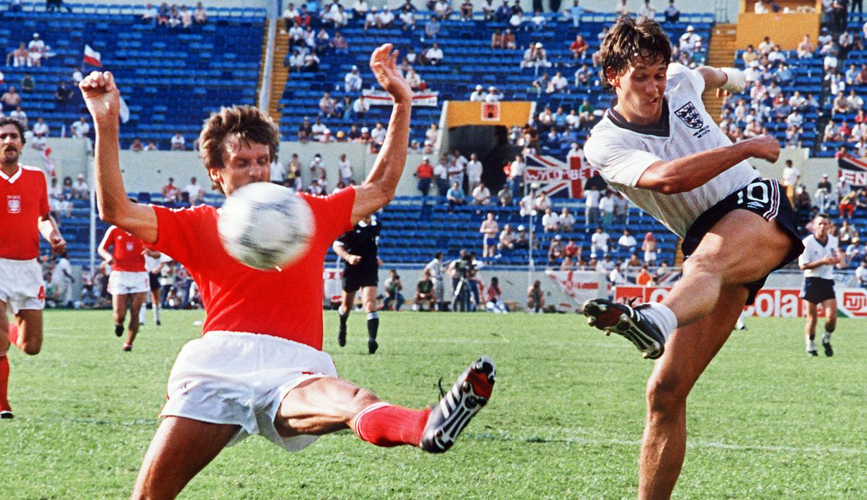 Gary Lineker (kanan) merupakan peraih golden boot pada Piala Dunia 1986 dengan raihan 6 gol. Ia juga berperan penting membawa The Three Lions mencapai babak semifinal Piala Dunia 1990. Lineker tercatat telah mencetak 5 hattrick untuk negaranya. (AFP/Staff)