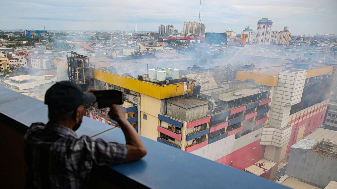Suasana Glodok Plaza pascakebakaran dahsyat
