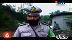 Tebing yang berada di kilometer 43, Desa Oro-Oro Ombo, Kecamatan Pronojiwo, Lumajang, longsor dan menutup hampir seluruh badan jalan. Material longsor berupa tanah, batu, kayu, serta ranting pohon menutup badan jalan.
