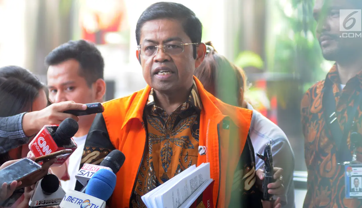 Mantan Sekjen Partai Golkar, Idrus Marham bersiap menjalani pemeriksaan di gedung KPK, Jakarta, Rabu (15/4/2019). Idrus Marham menjalani pemeriksaan sebagai saksi untuk tersangka Dirut nonaktif PT PLN Sofyan Basir terkait kasus dugaan suap proyek PLTU Riau-1. (merdeka.com/Dwi Narwoko)
