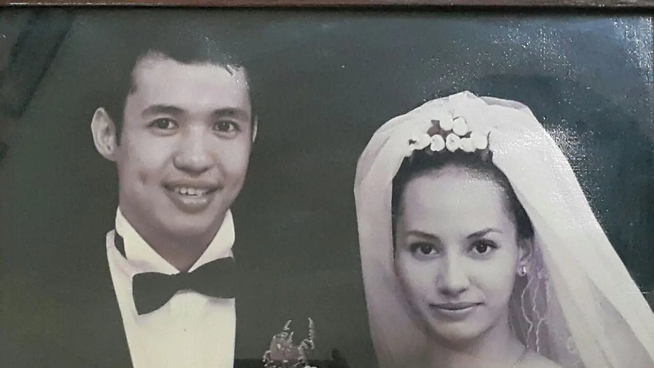 Erwin Parengkuan dan Jana Parengkuan dan keempat anaknya