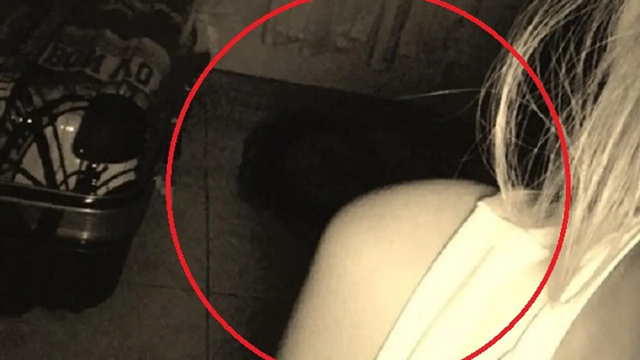 Bikin Bergidik, Ada Sosok Menakutkan yang Muncul Dalam Foto Ini