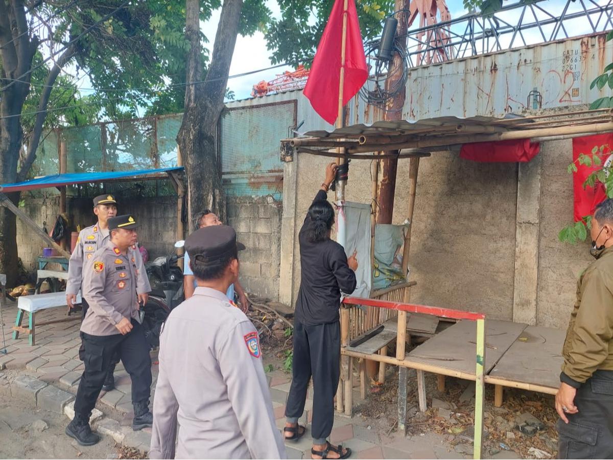 bendera ormas dicopot di tangerang