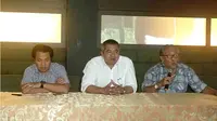 Machrus Afif (tengah), Wakil ketua panpel Grup C Piala Jenderal Sudirman (Surabaya United) yakin izin keramaian dari Polres Sidoarjo segera diterbitkan. (Bola.com/Zaidan Nazarul)