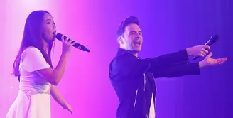 Konser bertajuk Shane Filan: Right Here yang telah digelar tadi malam, Selasa (14/3/2017), berlangsung cukup meriah. Selain melantunkan lagu dari albumnya sendiri, beberapa lagu Westlife pun turut dinyanyikan. (Bambang E. Ros/Bintang.com)