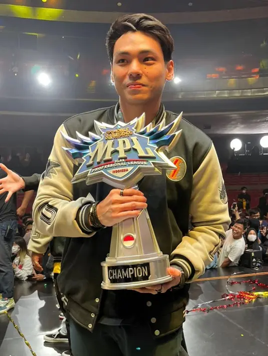 [Instagram/robclintonkardinal]