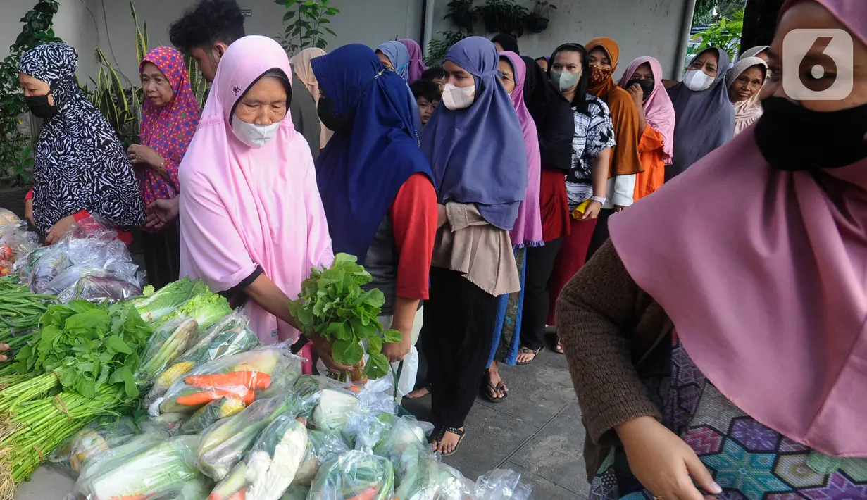 Warga bebas memilih sayuran tersebut sesuai dengan kebutuhannya. (merdeka.com/Arie Basuki)
