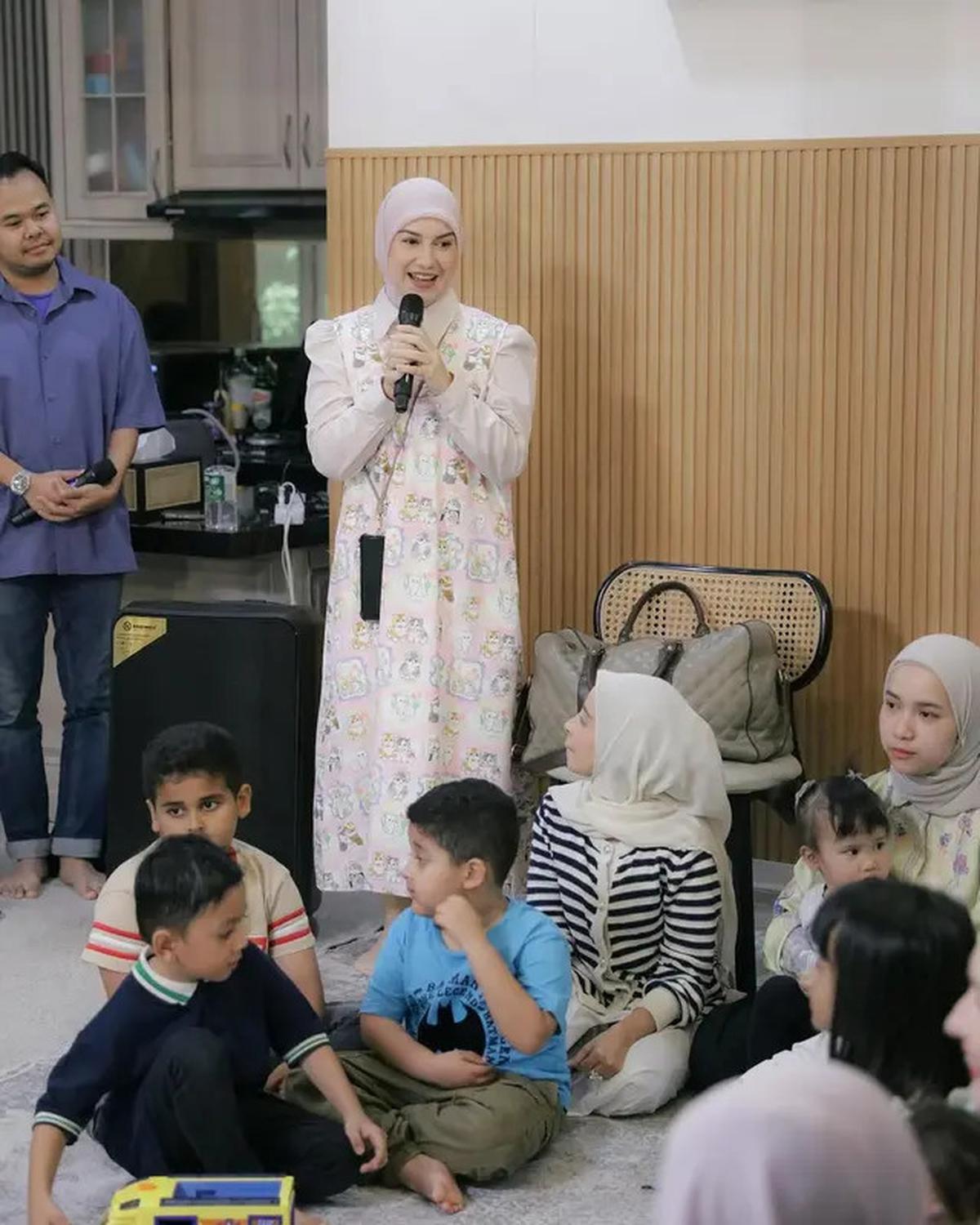 6 Potret Bukber Teman-Teman Anak Irish Bella di Rumah, Sekaligus Silaturahmi Orang Tua