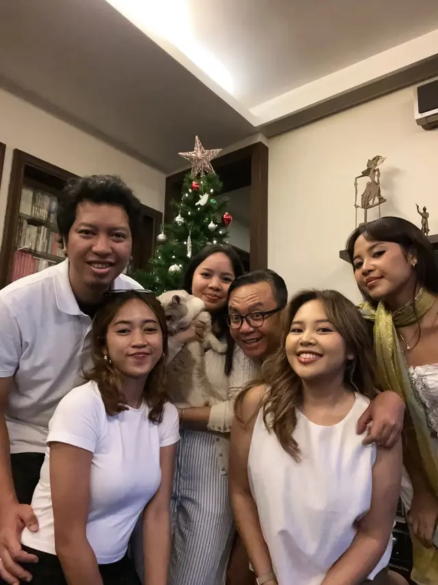 Artis Rayakan Natal 2024