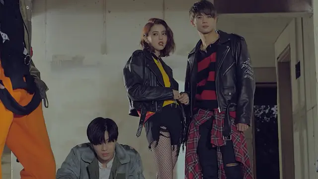 Han So Hee dalam video klip SHINee "Tell Me What To Do" (Tangkapan layar YouTube/ SMTOWN)