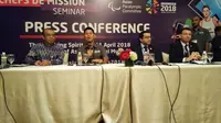Ketua Inapgoc (kedua dari kiri), Raja Sapta Oktohari dalam acara temu CdM jelang Asian Para Games, Jakarta di Hotel Sultan, Rabu (11/4/2018). (Liputan6.com/Cakrayuri Nuralam)