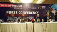 Ketua Inapgoc (kedua dari kiri), Raja Sapta Oktohari dalam acara temu CdM jelang Asian Para Games, Jakarta di Hotel Sultan, Rabu (11/4/2018). (Liputan6.com/Cakrayuri Nuralam)