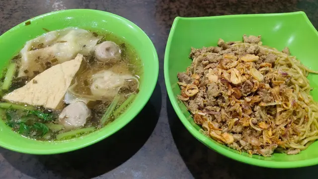 Mie Ayam Bakso dan Martabak AA (Foto: Google Maps/Putri Chandra)